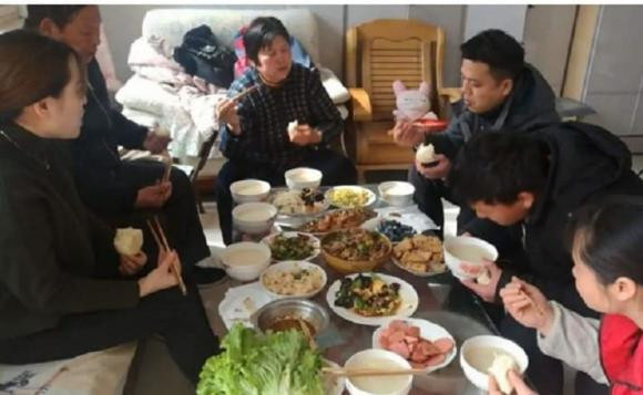 Vì sao: 'Ăn tránh ba, đũa tránh năm, tiệc tránh sáu?' - Hình 5 Vi sao: 'An tranh ba, dua tranh nam, tiec tranh sau?'-Hinh-5
