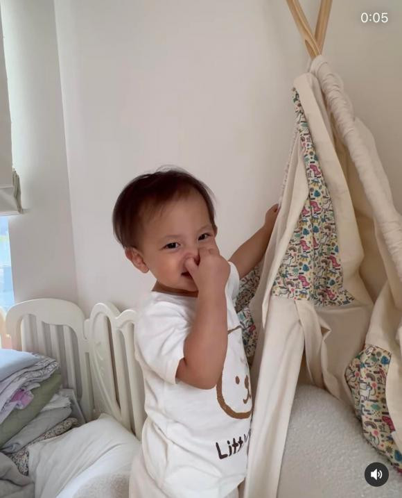 Nghe Lisa nhà Hà Hồ gọi ba về nhà, Kim Lý có chịu nổi chăng? - Hình 3 Nghe Lisa nha Ha Ho goi ba ve nha, Kim Ly co chiu noi chang?-Hinh-3