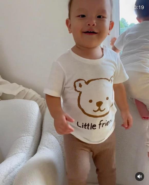 Nghe Lisa nhà Hà Hồ gọi ba về nhà, Kim Lý có chịu nổi chăng? - Hình 8 Nghe Lisa nha Ha Ho goi ba ve nha, Kim Ly co chiu noi chang?-Hinh-8