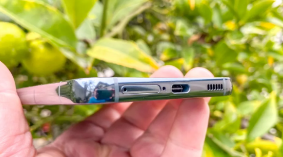 iPhone 14 dù xịn xò nhưng vẫn kém Samsung Galaxy S22 - Hình 3 iPhone 14 du xin xo nhung van kem Samsung Galaxy S22-Hinh-3