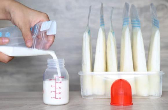 Sữa mẹ có thể để được bao lâu bên ngoài và trong tủ lạnh? - Hình 2 Sua me co the de duoc bao lau ben ngoai va trong tu lanh?-Hinh-2