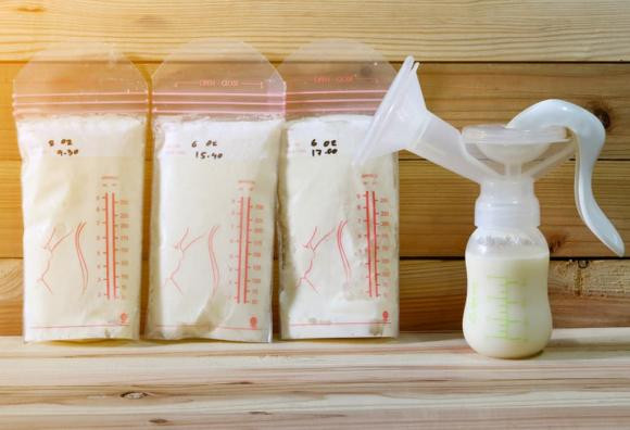Sữa mẹ có thể để được bao lâu bên ngoài và trong tủ lạnh? - Hình 4 Sua me co the de duoc bao lau ben ngoai va trong tu lanh?-Hinh-4