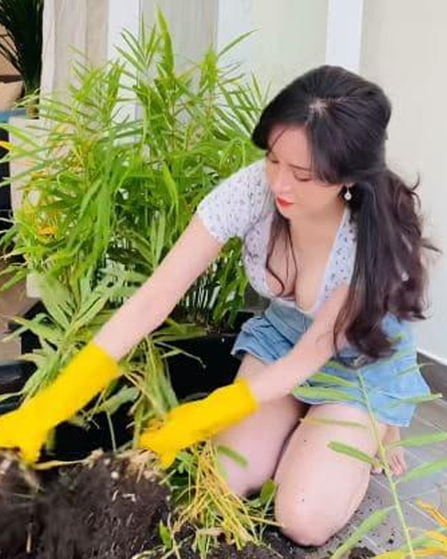 Mặc áo trễ cổ sâu đi chăn trâu, cô "nông dân" bị chê cười? - Hình 6 Mac ao tre co sau di chan trau, co