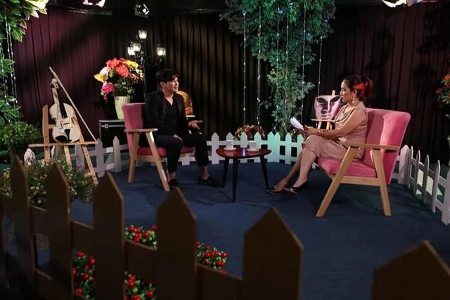 Ca sĩ Lâm Hùng: 'Tôi chuẩn bị đi hát, mẹ lấy dao chặt va-li' Ca si Lam Hung: 'Toi chuan bi di hat, me lay dao chat va-li'