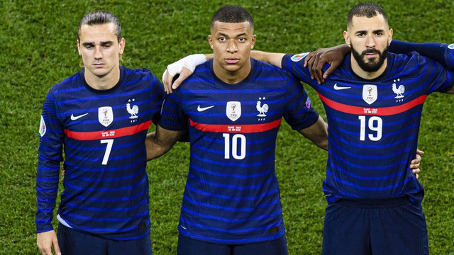Bài toán thay Pogba và Kante ở tuyển Pháp - Hình 3 Bai toan thay Pogba va Kante o tuyen Phap-Hinh-3