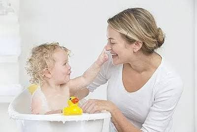 Bé mắc tình huống này thì đừng tắm dù 'bẩn' đến đâu - Hình 4 Be mac tinh huong nay thi dung tam du 'ban' den dau-Hinh-4