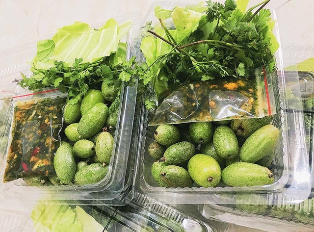 Mẹt rau quả quê giá rẻ lên đời, thêm bát nước chấm thành món đắt đỏ - Hình 3 Met rau qua que gia re len doi, them bat nuoc cham thanh mon dat do-Hinh-3