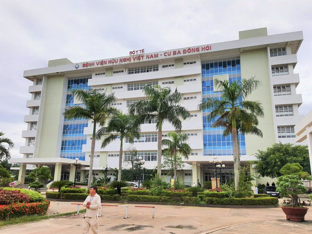 Nhân viên y tế “dứt áo” bệnh viện công Nhan vien y te “dut ao” benh vien cong