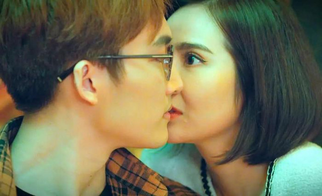 Những nụ hôn "thật của thật" giữa Đình Tú và Huyền Lizzie - Hình 5 Nhung nu hon