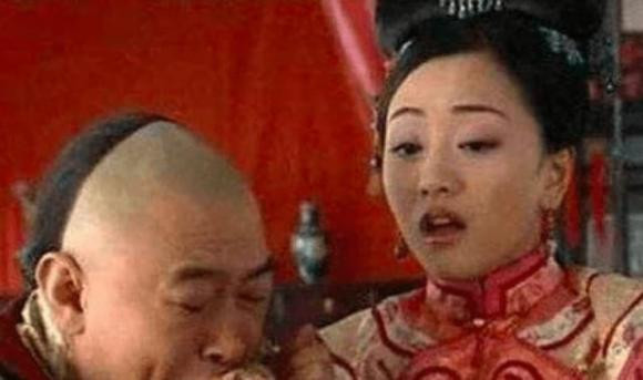 'Cây phất trần' trong tay thái giám thời xưa có công dụng gì? - Hình 5 'Cay phat tran' trong tay thai giam thoi xua co cong dung gi?-Hinh-5
