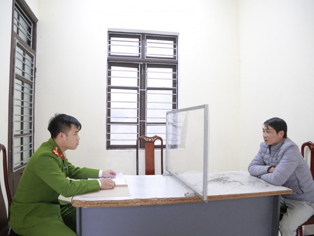 Khởi tố nam thanh niên đốt xe vì không được bỏ lỗi vi phạm - Hình 2 Khoi to nam thanh nien dot xe vi khong duoc bo loi vi pham-Hinh-2