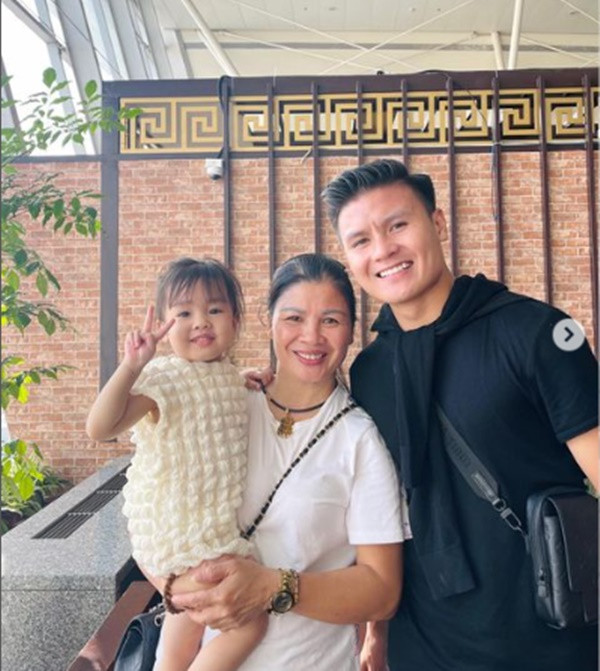 Hai người phụ nữ duy nhất Quang Hải theo dõi trên Intargram - Hình 6 Hai nguoi phu nu duy nhat Quang Hai theo doi tren Intargram-Hinh-6