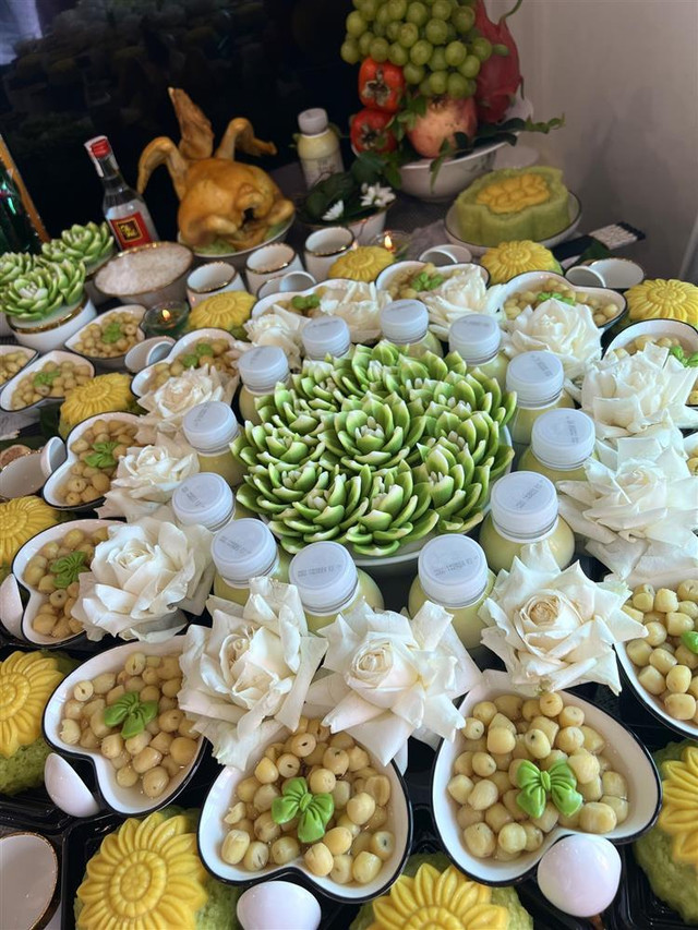 Lóa mắt tiệc đầy tháng con trai trung vệ nổi tiếng tuyển Việt Nam - Hình 5 Loa mat tiec day thang con trai trung ve noi tieng tuyen Viet Nam-Hinh-5