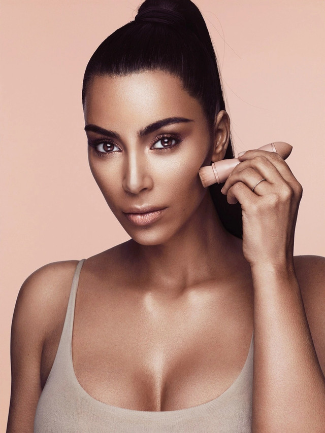 Đế chế mỹ phẩm tỷ USD của Kim Kardashian - Hình 2 De che my pham ty USD cua Kim Kardashian-Hinh-2