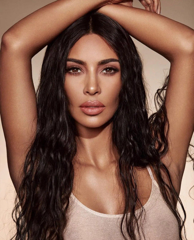 Đế chế mỹ phẩm tỷ USD của Kim Kardashian De che my pham ty USD cua Kim Kardashian