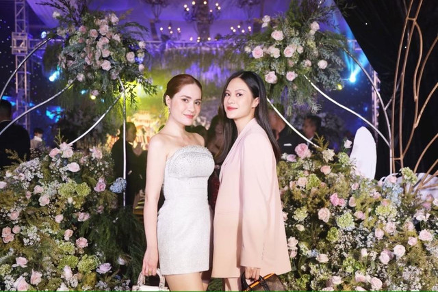 Hé lộ về người mẹ ruột cực xịn của đại gia Đoàn Di Băng - Hình 6 He lo ve nguoi me ruot cuc xin cua dai gia Doan Di Bang-Hinh-6