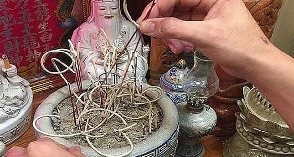 Rút tỉa chân hương ngày nào trong tháng 12 âm lịch là chuẩn? Rut tia chan huong ngay nao trong thang 12 am lich la chuan?
