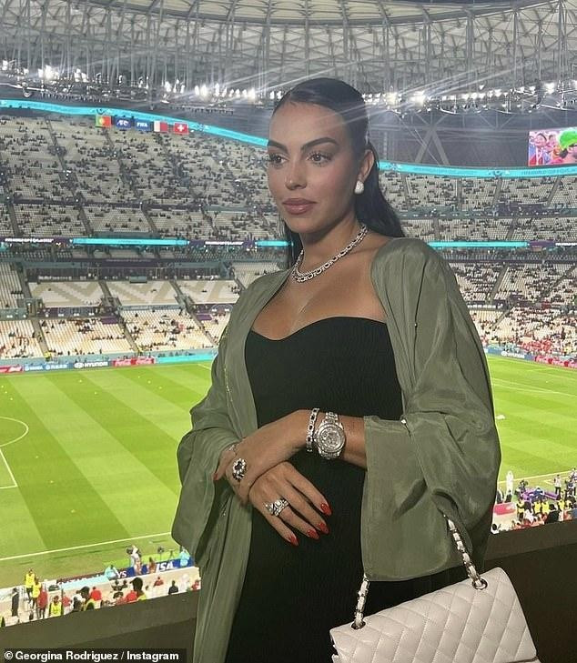 Bạn gái Ronaldo đeo trang sức 2,2 triệu USD tới sân cổ vũ Ban gai Ronaldo deo trang suc 2,2 trieu USD toi san co vu