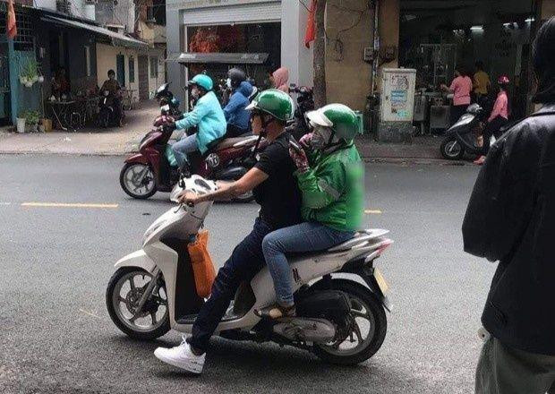 Trường Giang mặc vest đi xe ôm, tướng ngồi cực hài - Hình 7 Truong Giang mac vest di xe om, tuong ngoi cuc hai-Hinh-7