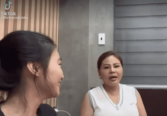 Vợ Tiết Cương lần đầu gặp gỡ Lê Giang Vo Tiet Cuong lan dau gap go Le Giang