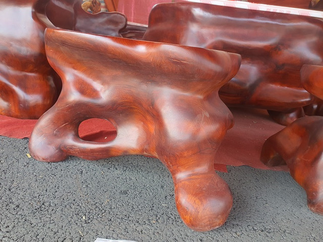Bộ bàn ghế gỗ hương đỏ được phát giá 1,6 tỷ đồng - Hình 7 Bo ban ghe go huong do duoc phat gia 1,6 ty dong-Hinh-7
