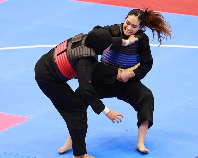 Nhan sắc ấn tượng của nữ VĐV pencak silat người Singapore - Hình 2 Nhan sac an tuong cua nu VDV pencak silat nguoi Singapore-Hinh-2