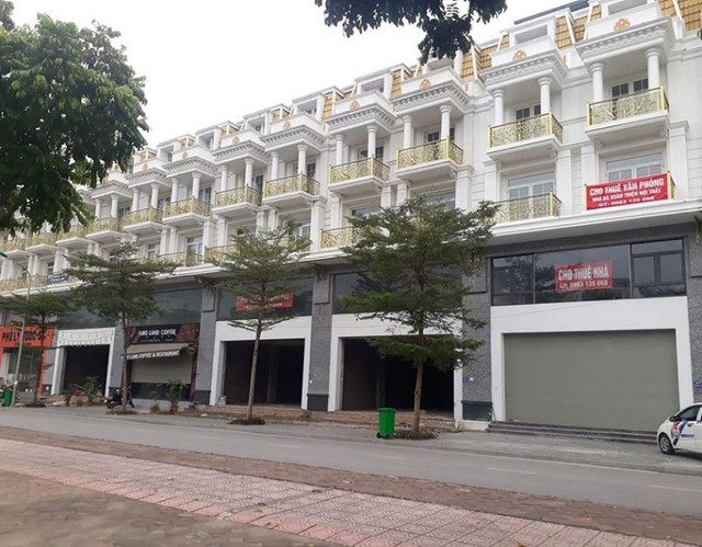 La liệt nhà phố, biệt thự bỏ hoang nhưng giá vẫn “trên trời” - Hình 2 La liet nha pho, biet thu bo hoang nhung gia van “tren troi”-Hinh-2