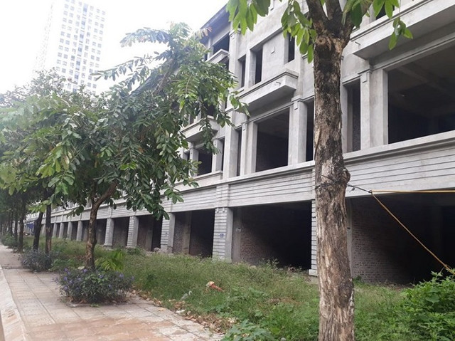 La liệt nhà phố, biệt thự bỏ hoang nhưng giá vẫn “trên trời” - Hình 3 La liet nha pho, biet thu bo hoang nhung gia van “tren troi”-Hinh-3