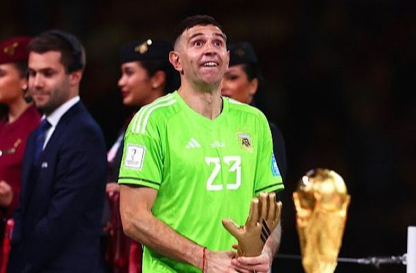 Thủ môn Argentina gặp rắc rối vì hành động khiếm nhã Thu mon Argentina gap rac roi vi hanh dong khiem nha