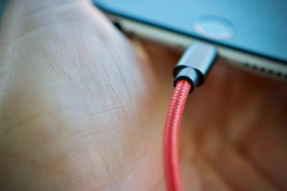 iPhone xịn mấy cũng thành 'cục gạch' nếu bạn làm điều này iPhone xin may cung thanh 'cuc gach' neu ban lam dieu nay