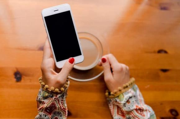 iPhone xịn mấy cũng thành 'cục gạch' nếu bạn làm điều này - Hình 5 iPhone xin may cung thanh 'cuc gach' neu ban lam dieu nay-Hinh-5