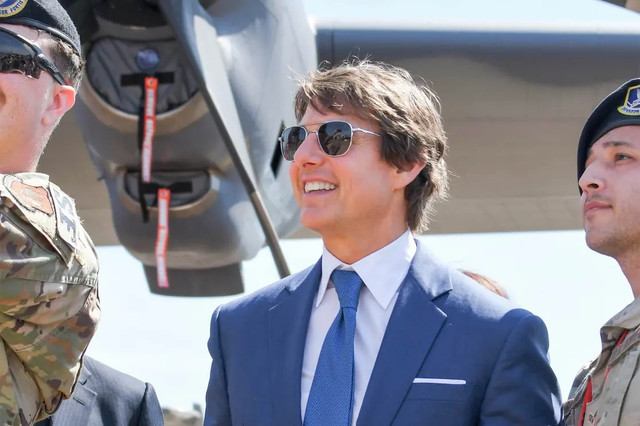 Đồng nghiệp bức xúc vì Tom Cruise hạ trực thăng tại phim trường Dong nghiep buc xuc vi Tom Cruise ha truc thang tai phim truong