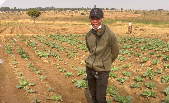 Quang Linh Vlog dùng tuyệt chiêu dạy 'con trai thất lạc' - Hình 6 Quang Linh Vlog dung tuyet chieu day 'con trai that lac'-Hinh-6