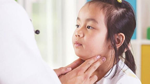 Trẻ ăn được mà sụt cân? Coi chừng bệnh cường giáp Tre an duoc ma sut can? Coi chung benh cuong giap