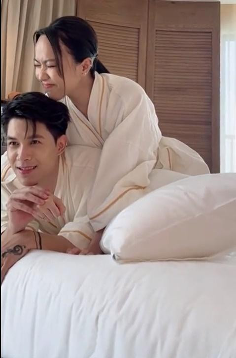 Anh Tú 'đứng hình' khi nghe tiếng cười bà xã Diệu Nhi Anh Tu 'dung hinh' khi nghe tieng cuoi ba xa Dieu Nhi