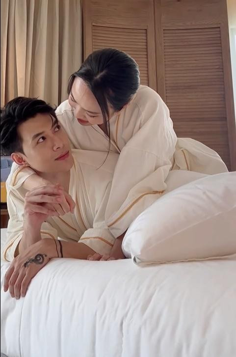 Anh Tú 'đứng hình' khi nghe tiếng cười bà xã Diệu Nhi - Hình 3 Anh Tu 'dung hinh' khi nghe tieng cuoi ba xa Dieu Nhi-Hinh-3
