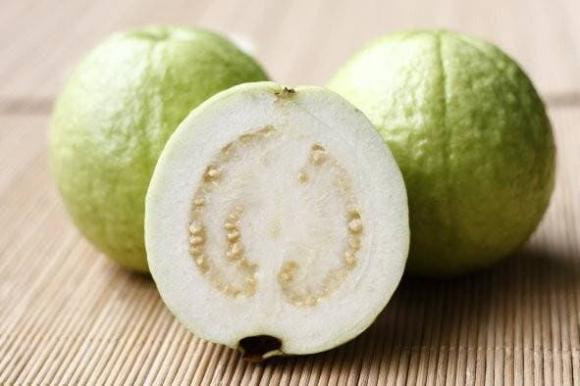 Ổi ăn thế này giúp hạ huyết áp, tiểu đường và hết tiêu chảy - Hình 3 Oi an the nay giup ha huyet ap, tieu duong va het tieu chay-Hinh-3