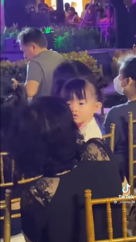 Mối quan hệ Đông Nhi và mẹ chồng lộ rõ qua một hành động - Hình 2 Moi quan he Dong Nhi va me chong lo ro qua mot hanh dong-Hinh-2