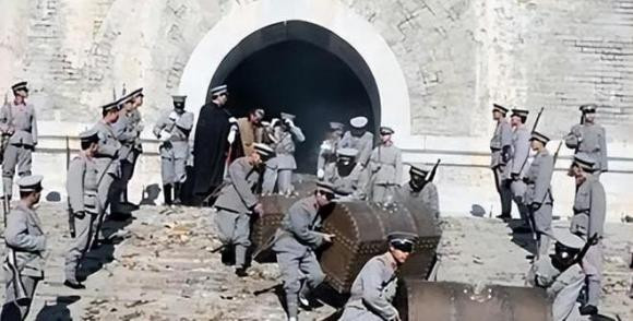 Nhà Thanh đã suy vong, tại sao vẫn còn người canh giữ lăng mộ? - Hình 6 Nha Thanh da suy vong, tai sao van con nguoi canh giu lang mo?-Hinh-6