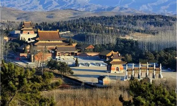 Nhà Thanh đã suy vong, tại sao vẫn còn người canh giữ lăng mộ? - Hình 2 Nha Thanh da suy vong, tai sao van con nguoi canh giu lang mo?-Hinh-2