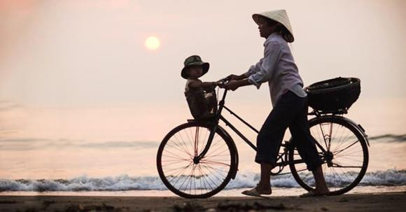 Qua nhà chị dâu, tôi lặng người khi thấy chị ngồi bệt dưới sàn Qua nha chi dau, toi lang nguoi khi thay chi ngoi bet duoi san