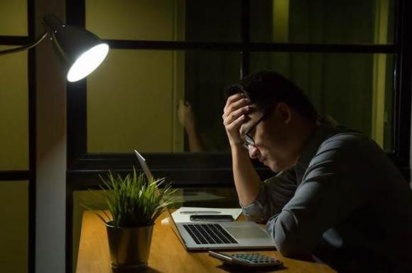 Thói quen vào ban đêm có thể dẫn đến ung thư hoặc đột tử Thoi quen vao ban dem co the dan den ung thu hoac dot tu