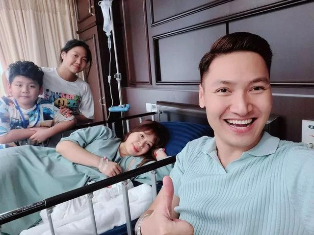 Mạnh Trường khi làm bố bỉm khác hẳn lúc lên truyền hình - Hình 4 Manh Truong khi lam bo bim khac han luc len truyen hinh-Hinh-4