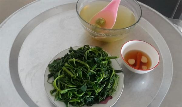 Cơm cữ mẹ chồng nấu toàn rau luộc nước mắm, mẹ đẻ hất tung - Hình 2 Com cu me chong nau toan rau luoc nuoc mam, me de hat tung-Hinh-2