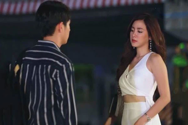 Đêm tân hôn tôi sốc khi vợ thản nhiên nhắn với tình cũ Dem tan hon toi soc khi vo than nhien nhan voi tinh cu