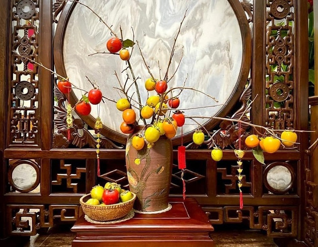 Cành hồng nguyên quả hút khách vừa cắm, ngắm vừa ăn dần - Hình 2 Canh hong nguyen qua hut khach vua cam, ngam vua an dan-Hinh-2