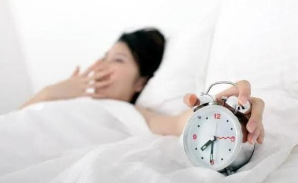 Vì sao dậy sớm đáng sợ hơn thức khuya? - Hình 5 Vi sao day som dang so hon thuc khuya?-Hinh-5