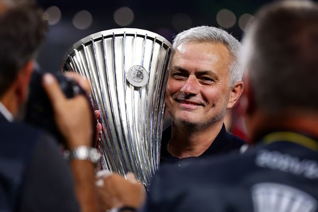 PSG muốn bổ nhiệm Mourinho và cuộc hội ngộ với Messi - Hình 3 PSG muon bo nhiem Mourinho va cuoc hoi ngo voi Messi-Hinh-3