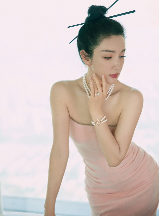 Lý Băng Băng nói lý do chải tóc 400 lần mỗi ngày - Hình 8 Ly Bang Bang noi ly do chai toc 400 lan moi ngay-Hinh-8