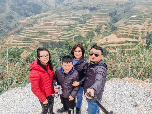 Gia đình nhỏ mãn nhãn khi ngắm núi non hùng vĩ Đông-Tây Bắc bộ - Hình 2 Gia dinh nho man nhan khi ngam nui non hung vi Dong-Tay Bac bo-Hinh-2